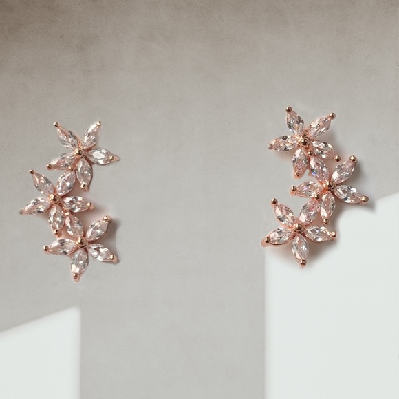 Flowers cubic zirconia earrings - Picture 4 of 4